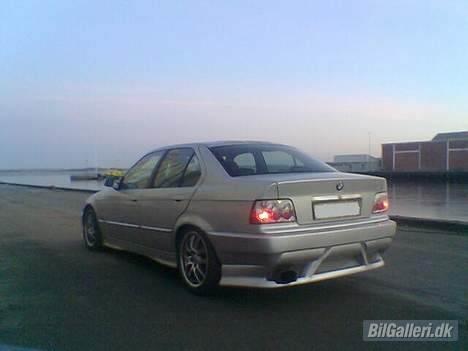 BMW 318i (Solgt) billede 7