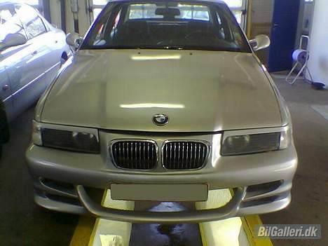 BMW 318i (Solgt) billede 8