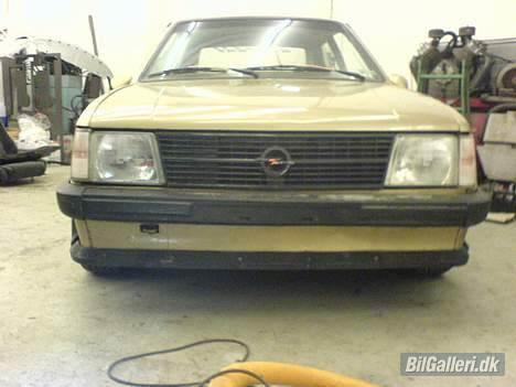 Opel Kadett D 1,6 SR - Og de hvide blinklys! billede 16