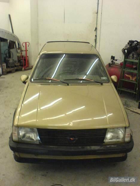 Opel Kadett D 1,6 SR - Oppe fra en mands perspektiv billede 17