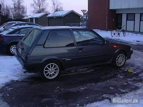Toyota Corolla --TOTAL SKADET-- billede 3