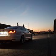 VW Jetta 2.0 TDI DSG Highline 