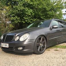 Mercedes Benz W211 E220