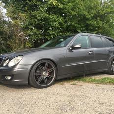 Mercedes Benz W211 E220