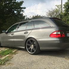 Mercedes Benz W211 E220