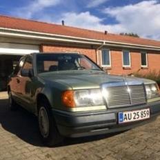 Mercedes Benz W124 250D