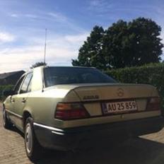 Mercedes Benz W124 250D