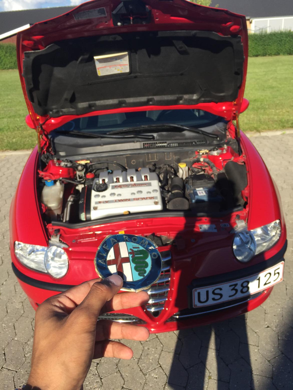 Alfa Romeo 147 Lusso  - Udskiftning fra logo til det nye 2016 emblem  billede 19