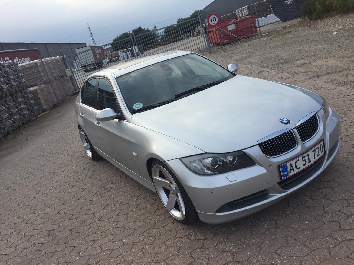 BMW 330i E90 Aut. billede 1