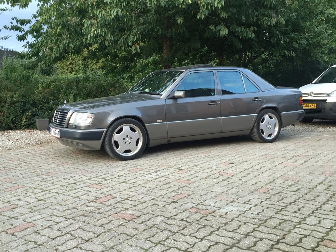 Mercedes Benz 300E -  w124 - 12V billede 1