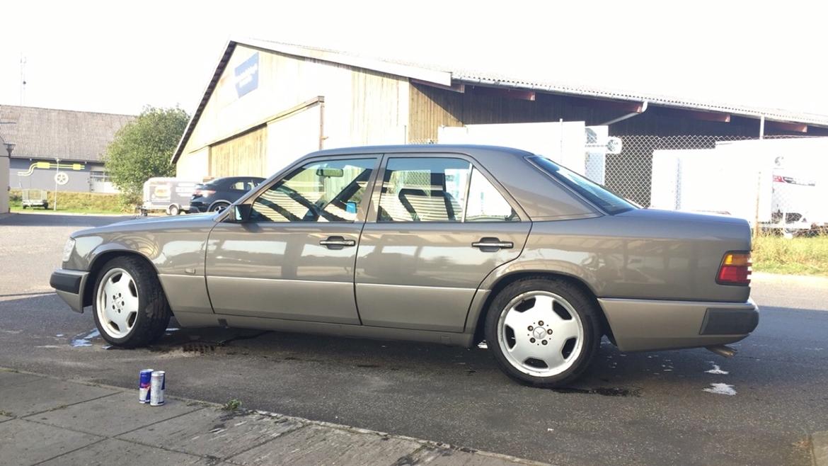 Mercedes Benz 300E -  w124 - 12V billede 3