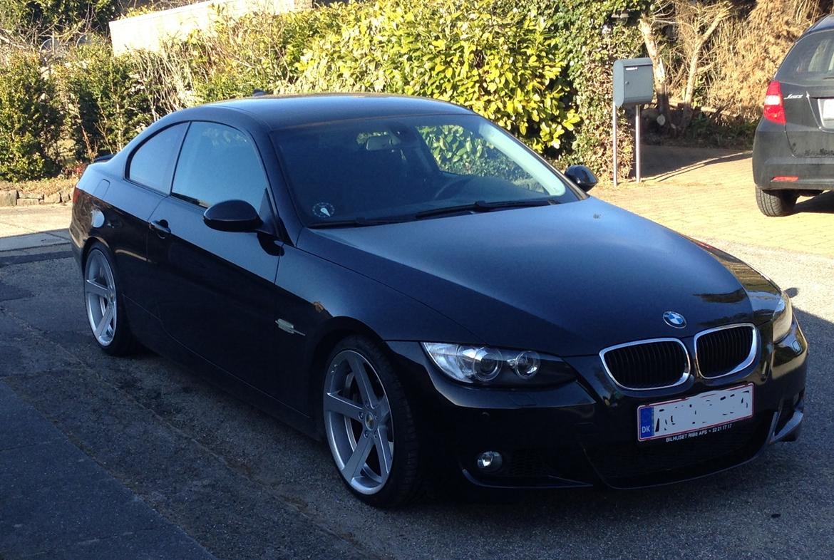 BMW E92 320i Coupe SOLGT billede 1