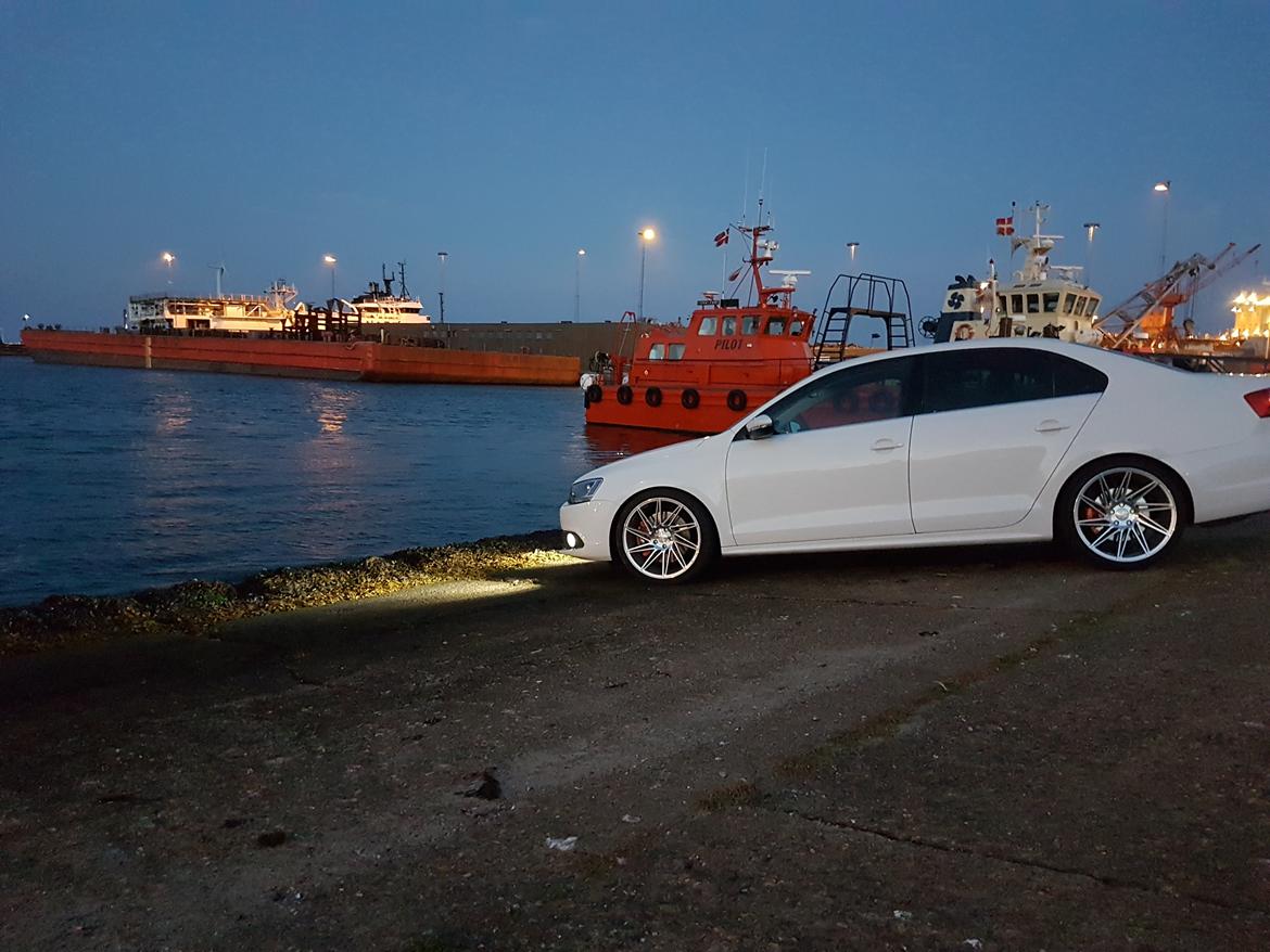 VW Jetta 2.0 TDI DSG Highline  billede 2