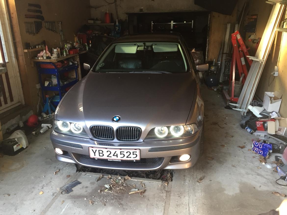 BMW E39 523i (yderst velholdt) SOLGT billede 2