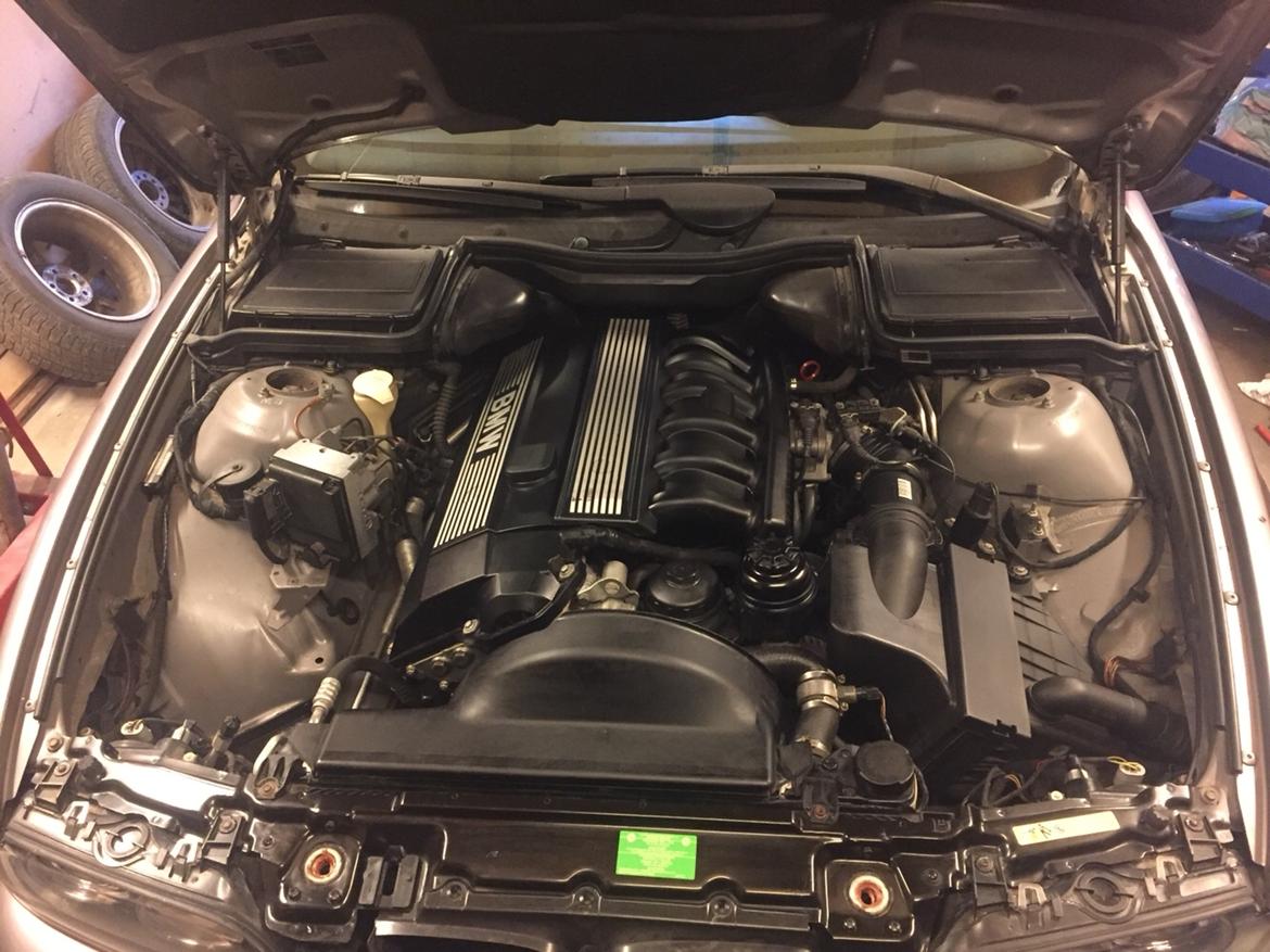 BMW E39 523i (yderst velholdt) SOLGT billede 10