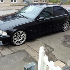 BMW 325i SOLGT!