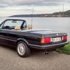 BMW E30 325i