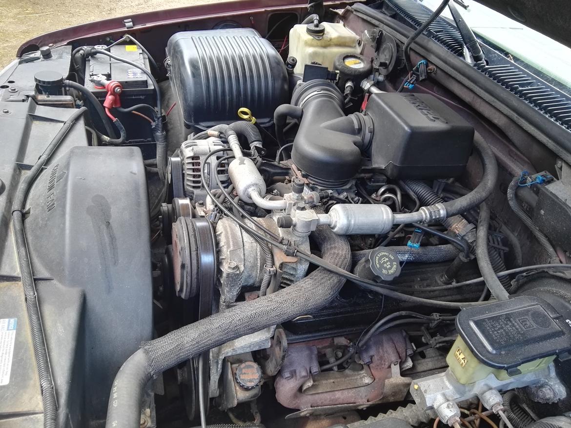 Chevrolet Tahoe LS, K1500 - Batteriet er nu udskiftet med et ægte amerikaner batteri ;-) billede 11