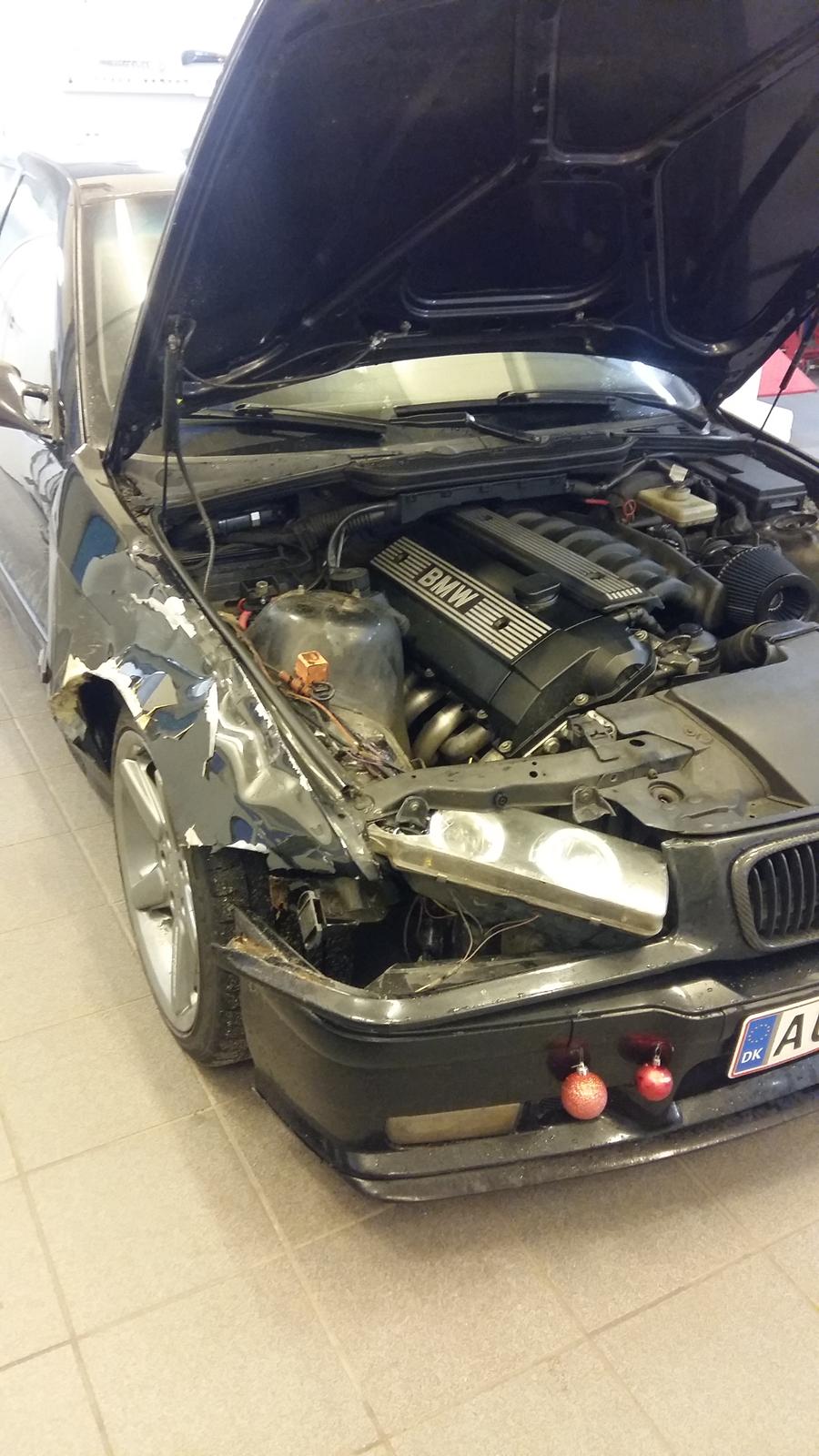 BMW e36 323i - totalskadet  billede 13