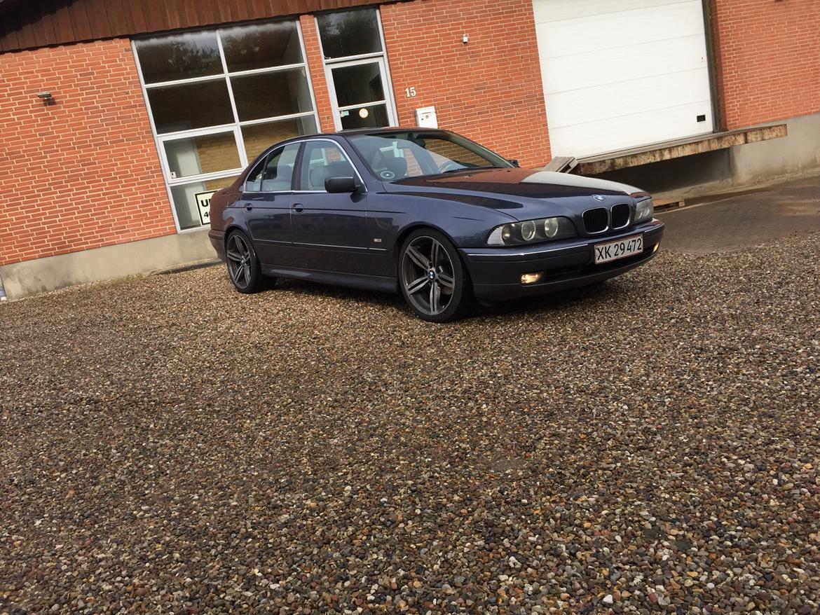 BMW E39 528ia ( SOLGT ) billede 1