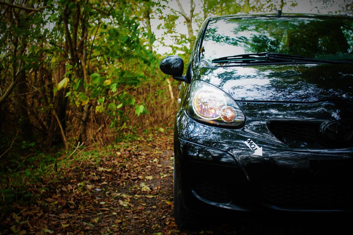 Toyota Aygo totalt skadet  billede 3