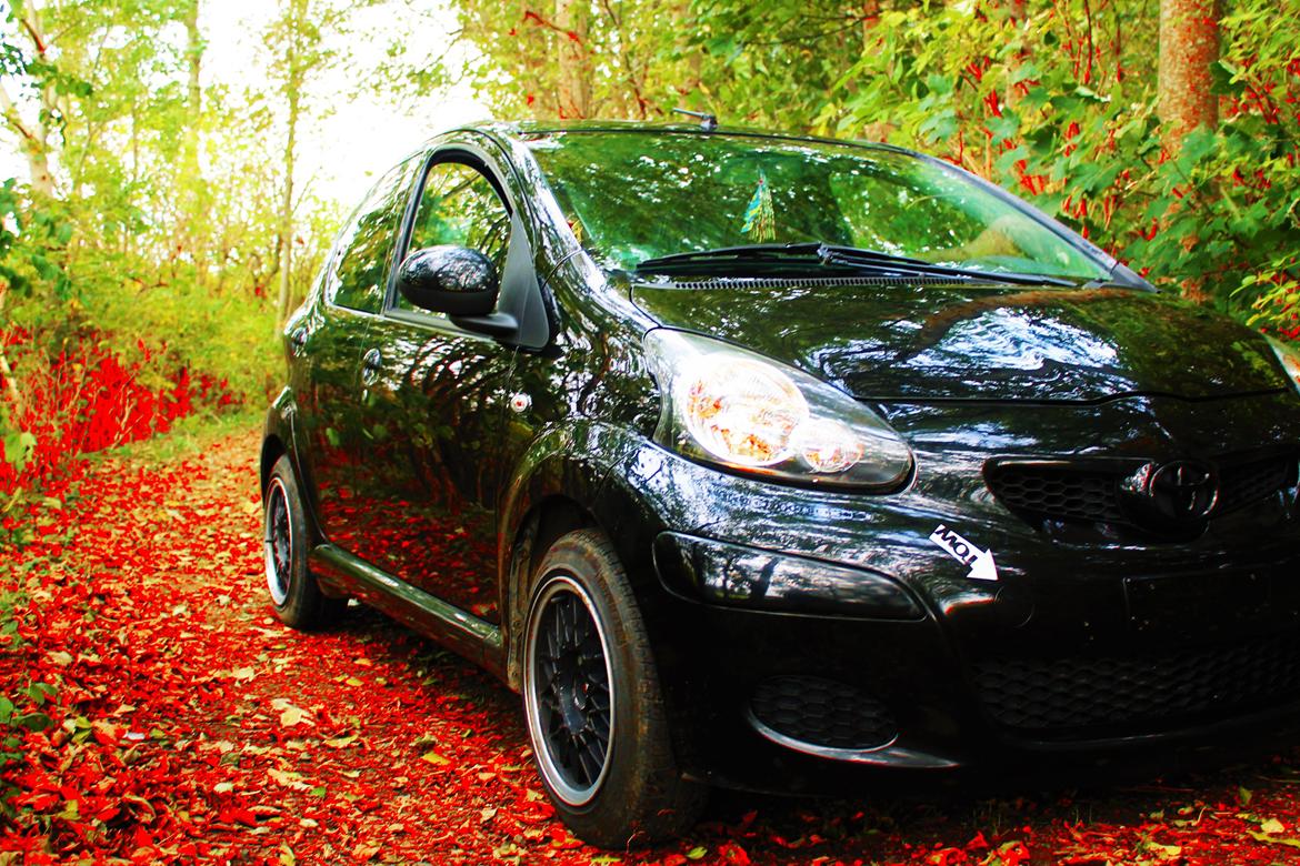 Toyota Aygo totalt skadet  billede 4