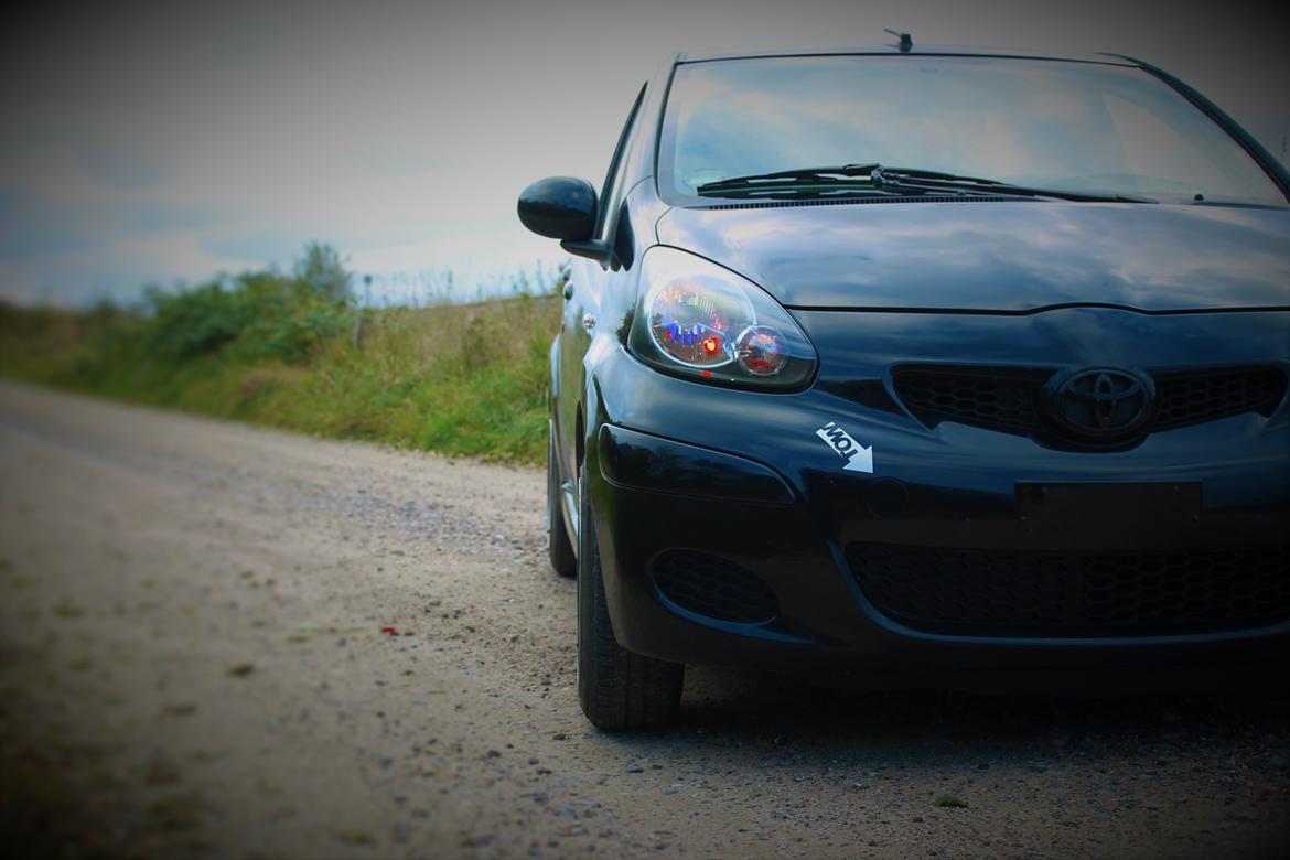 Toyota Aygo totalt skadet  billede 5