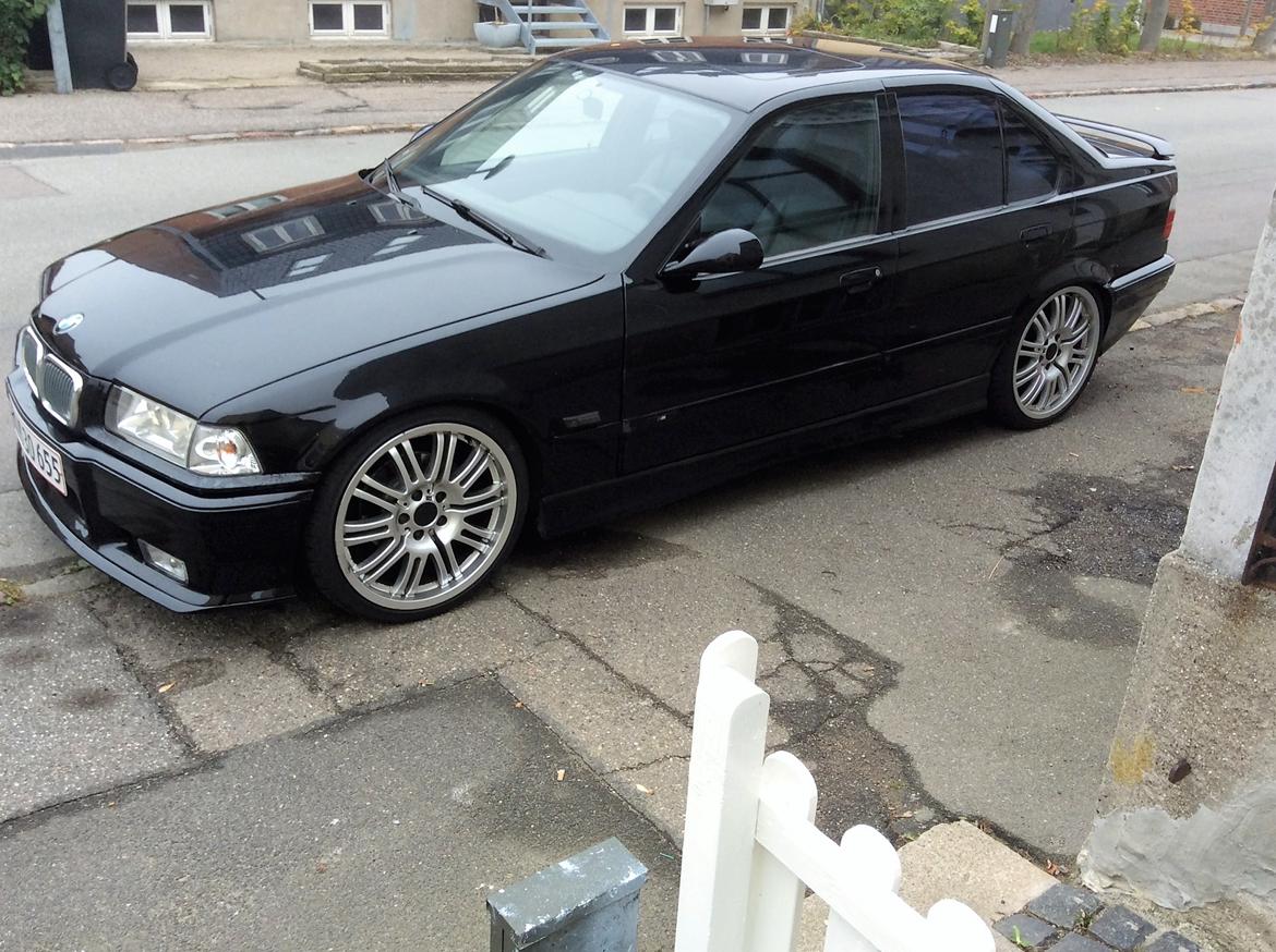 BMW 325i SOLGT! billede 2