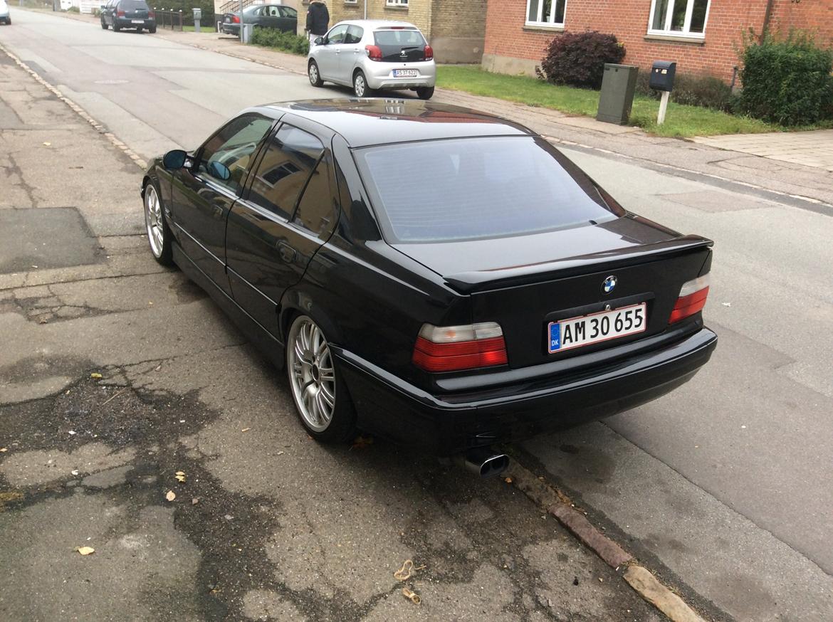 BMW 325i SOLGT! billede 3