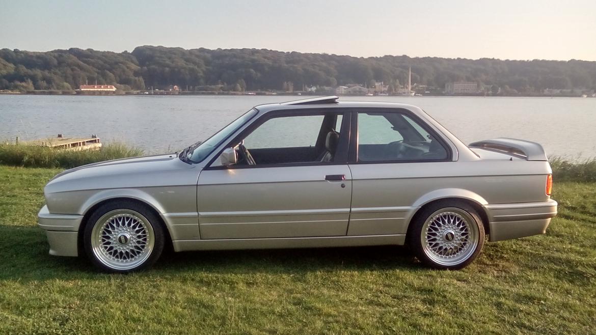 BMW E30 325i billede 2