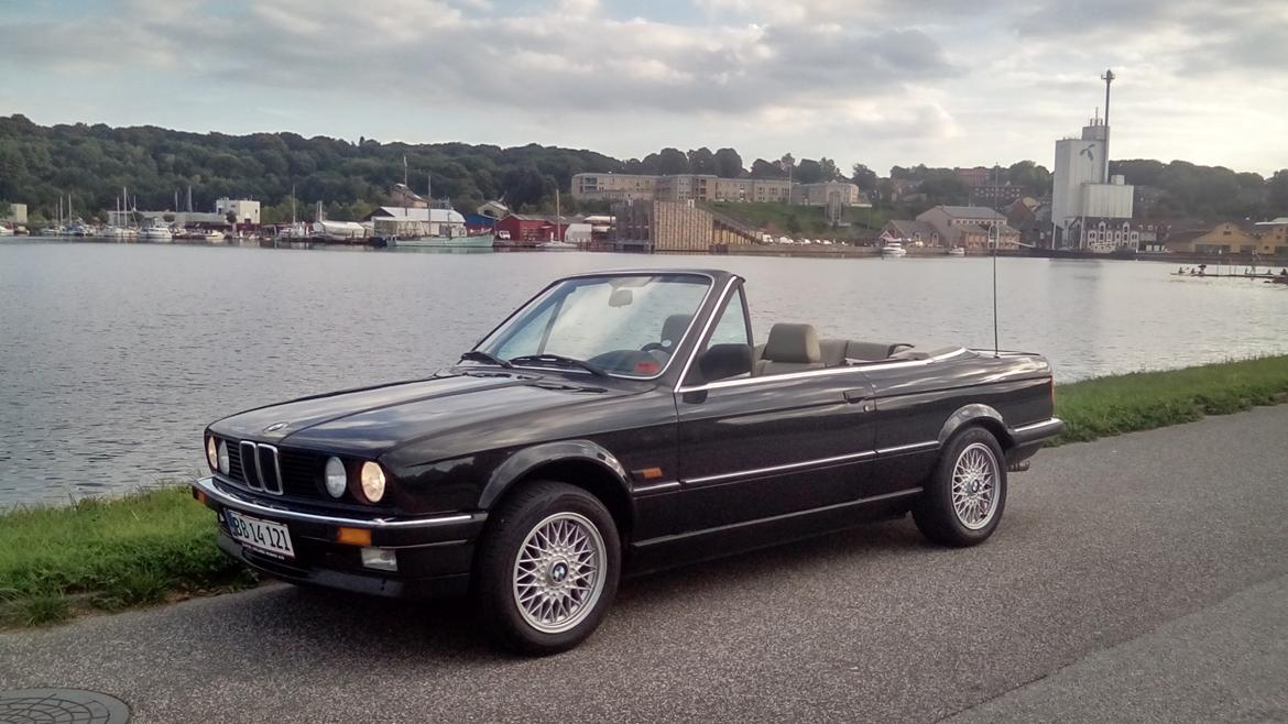 BMW E30 325i billede 1