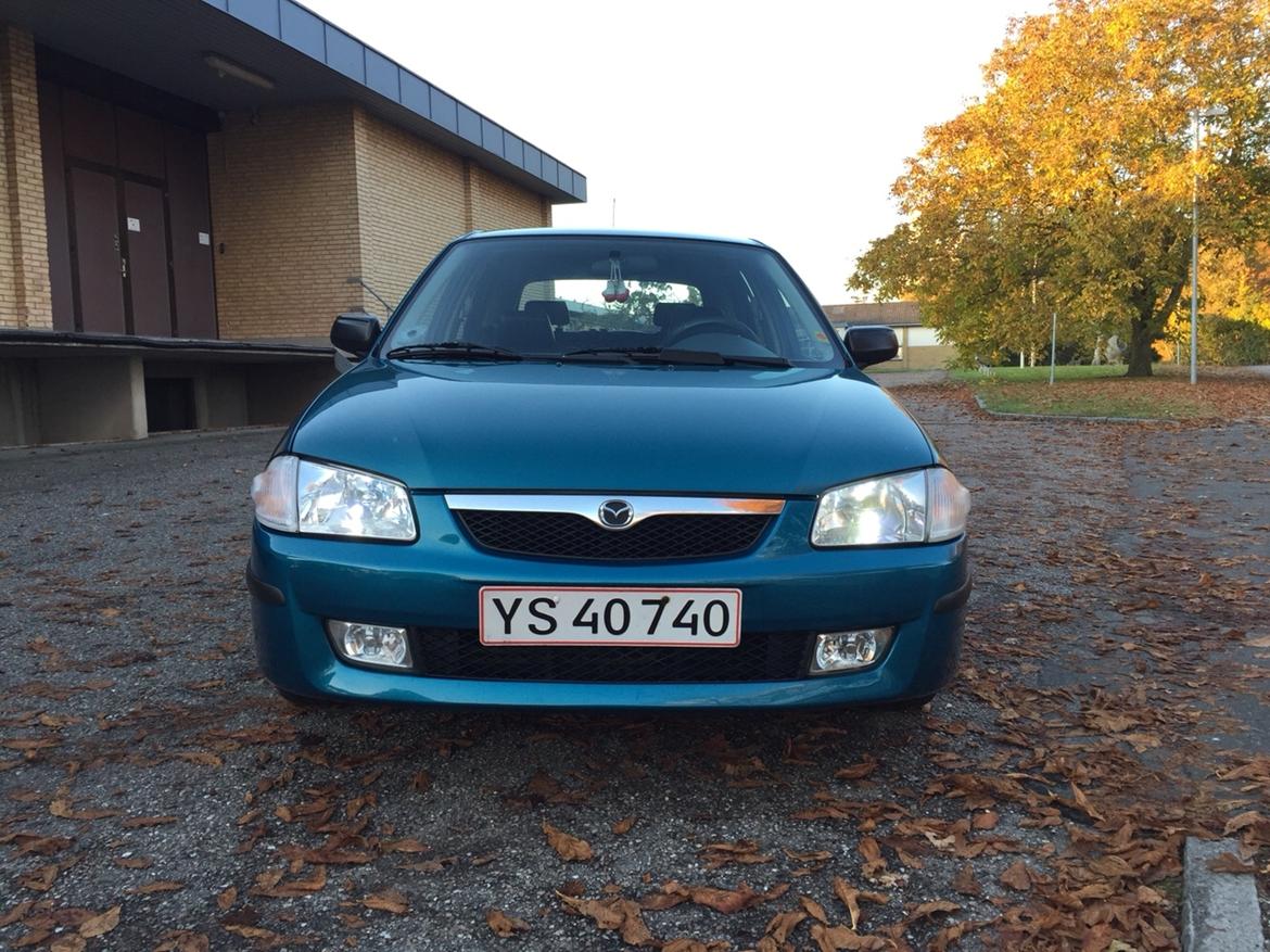 Mazda 323f vi