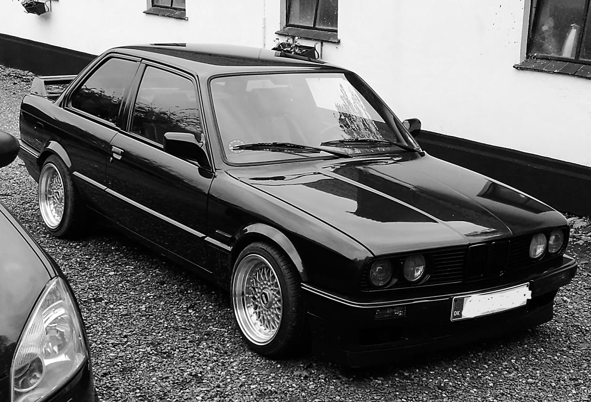 BMW E30 320I billede 1