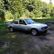 Opel Rekord E2