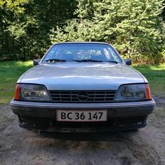 Opel Rekord E2 død