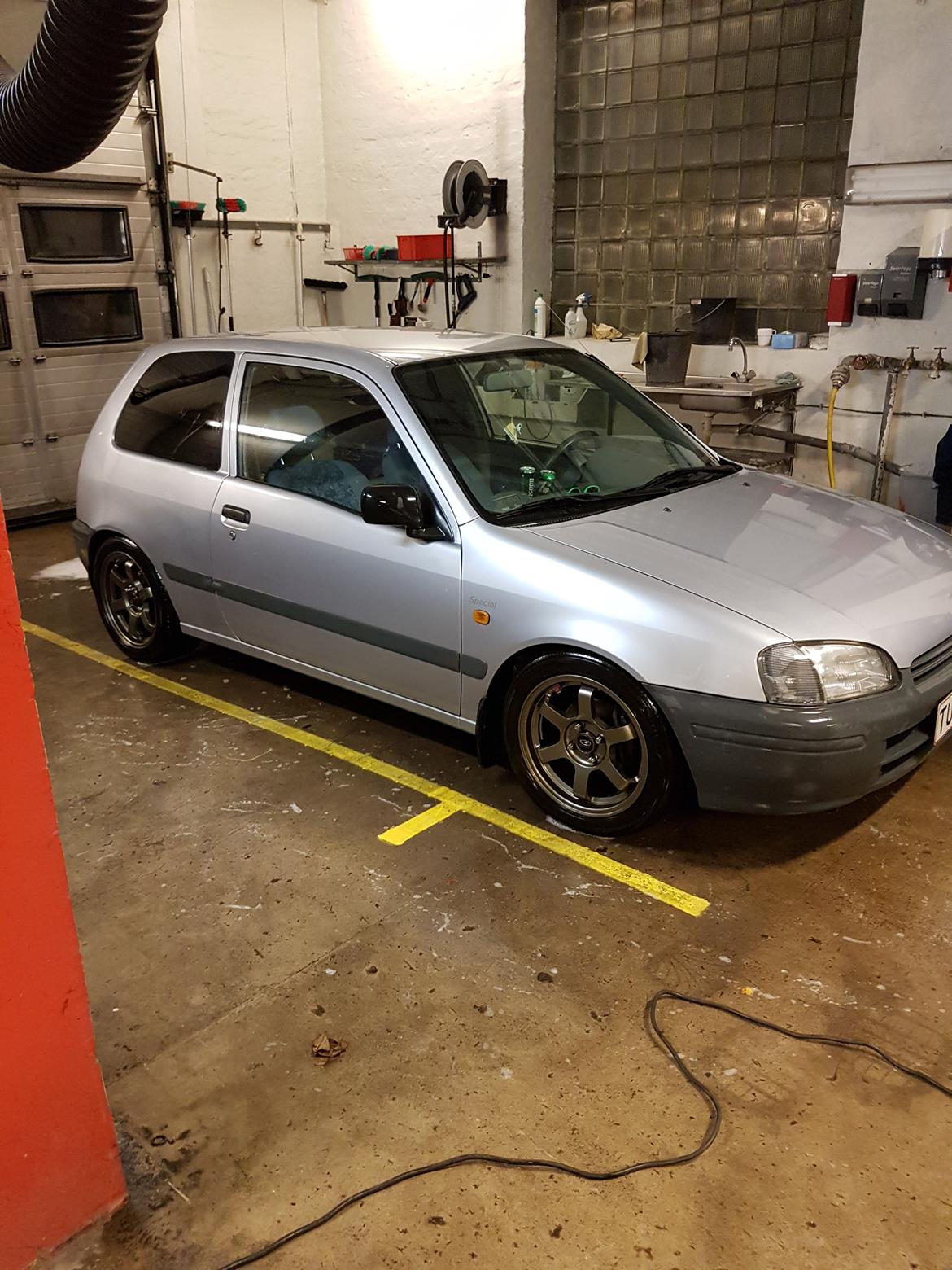 Toyota starlet billede 2