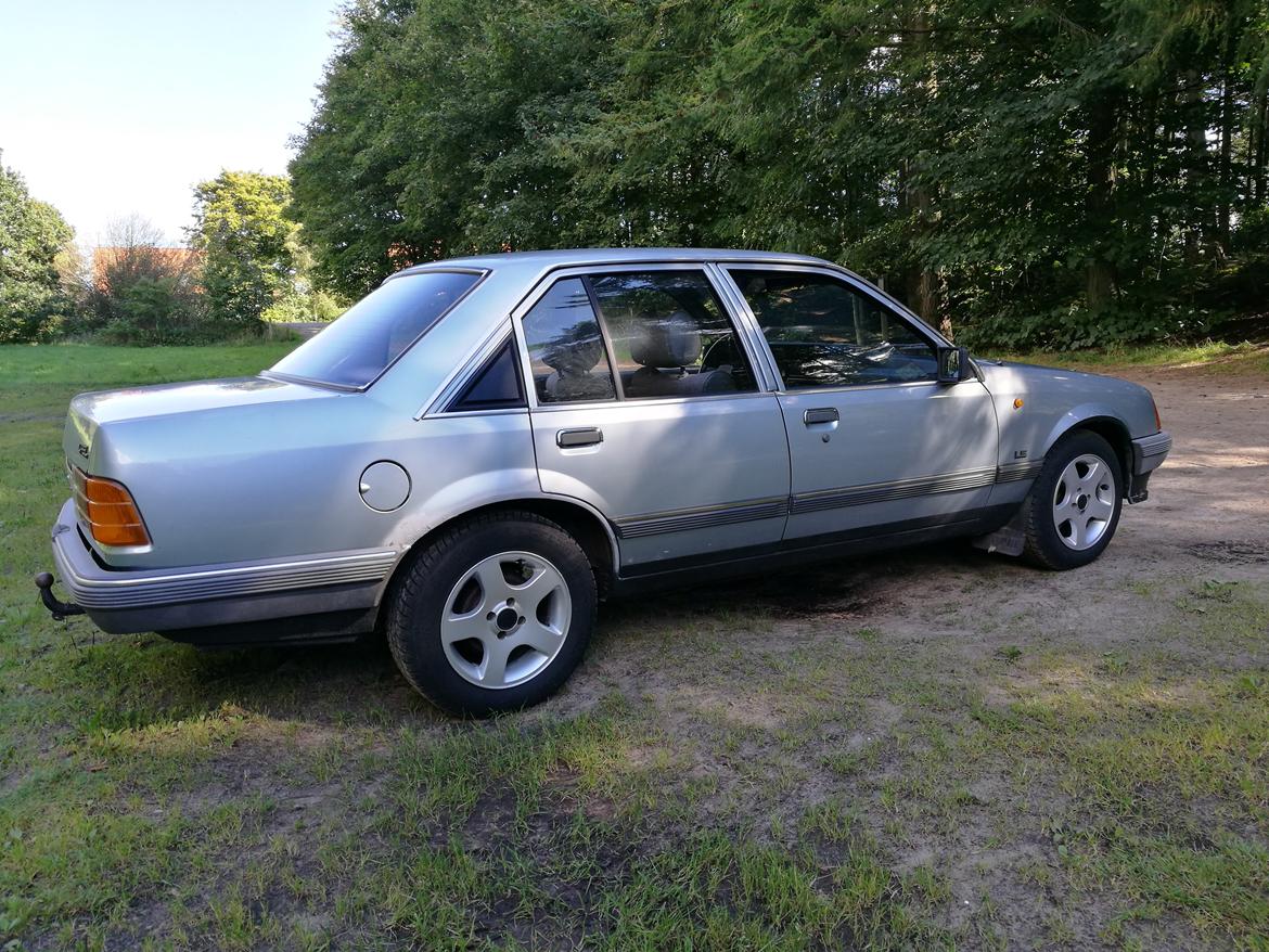 Opel Rekord E2 død billede 4