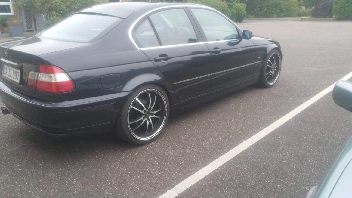 BMW E46 320i 150hk. PFL.  - Bagrudespoileren gør en foreskel!. Mums! billede 2