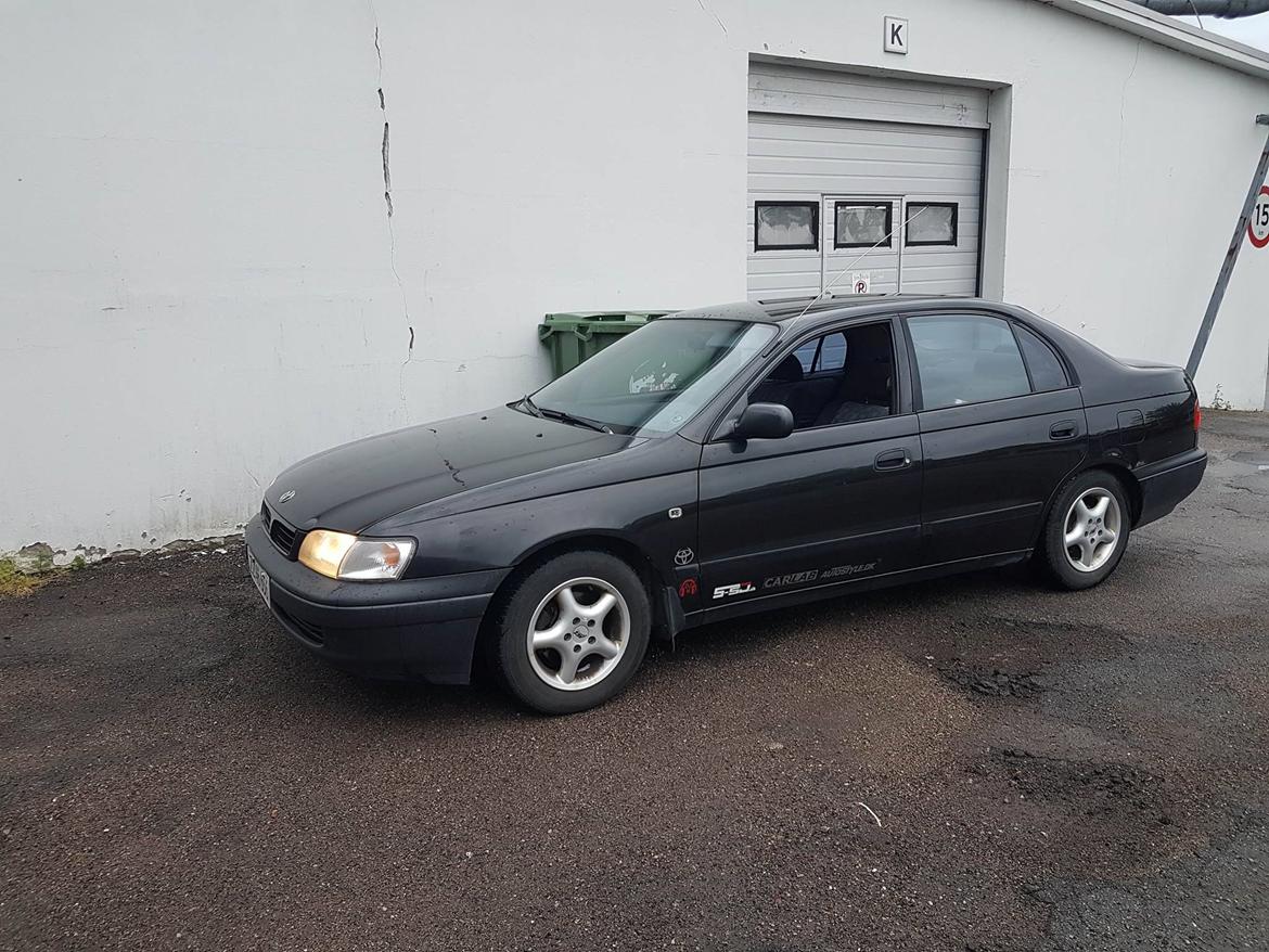 Toyota Carina E billede 1