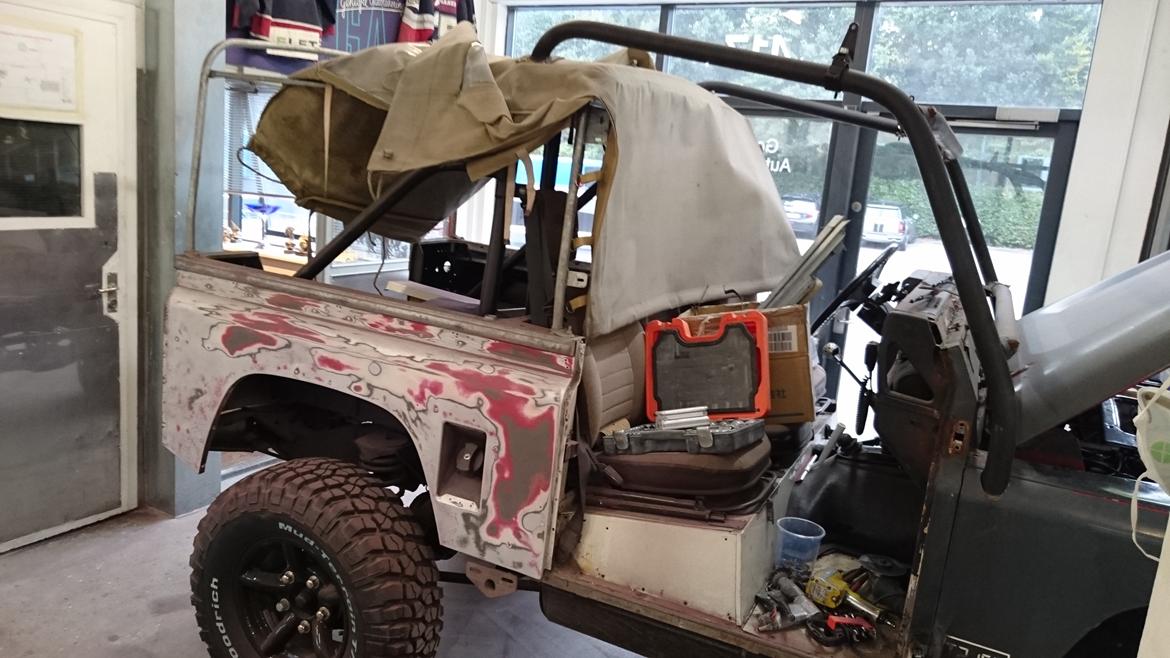 Land Rover 90 V8 softtop billede 17