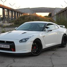 Nissan GT-R 