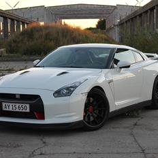 Nissan GT-R 