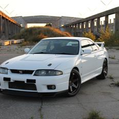 Nissan Skyline GT-R R33