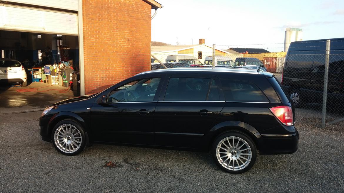 Opel Astra 1.9 CDTi Enjoy Wagon billede 1