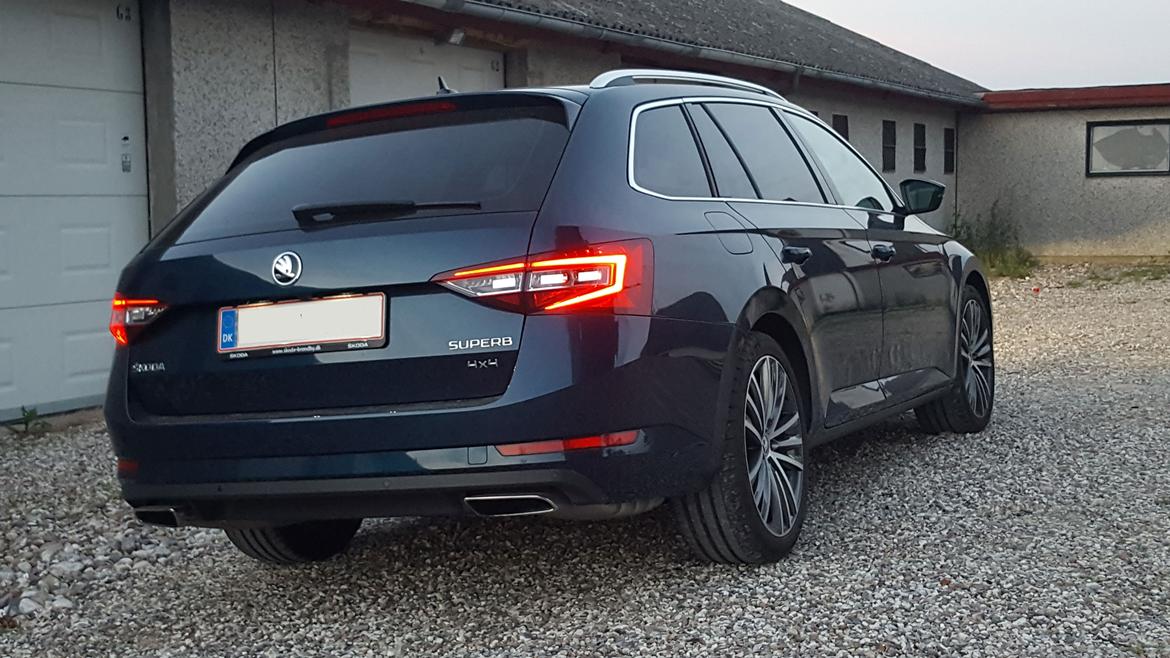 Skoda Superb Combi Style 2.0 TSI 4x4 - Den er lang og bred, men føles slet ikke sådan når man kører den billede 3