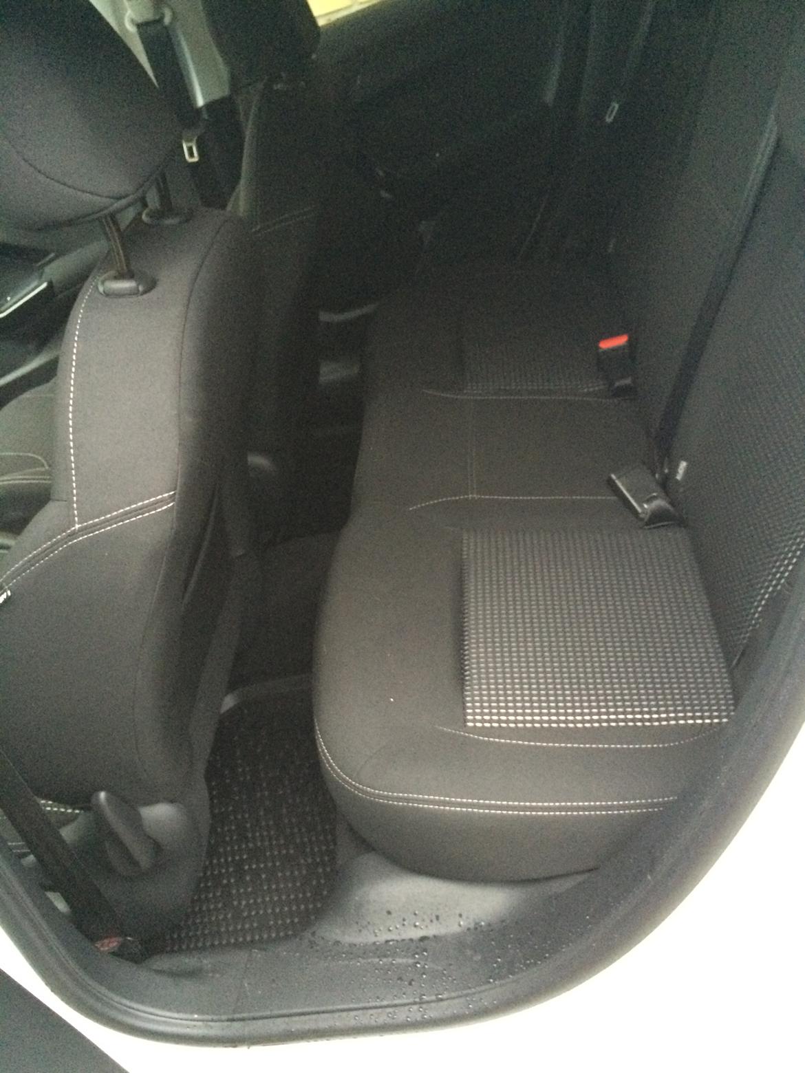 Peugeot 208 Allure - Mest en 2 personers bil når førestolen er i normal position billede 11