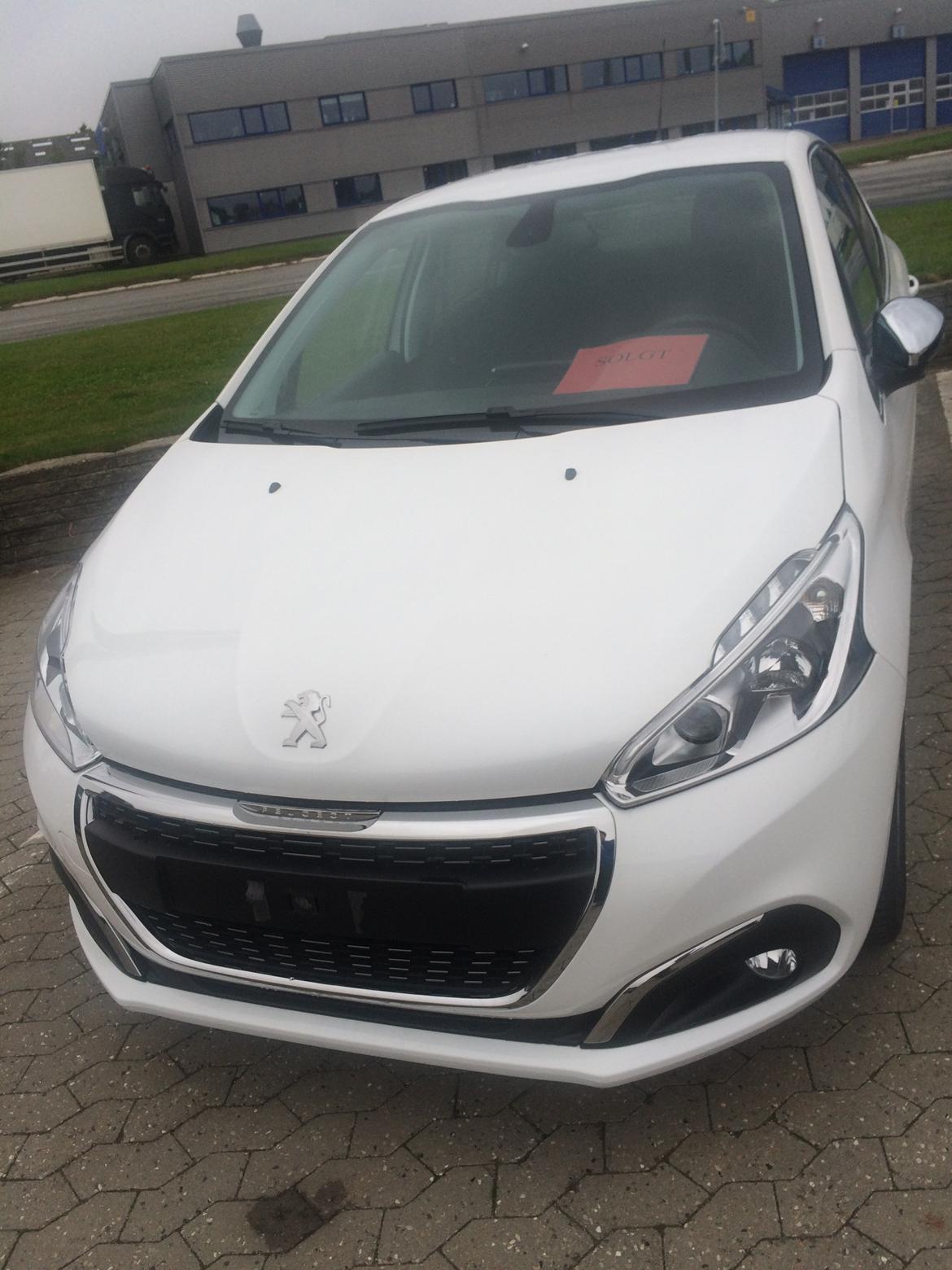 Peugeot 208 Allure - På min fødeselsdag, der gik dog 2 dage inden der kom plader på billede 5