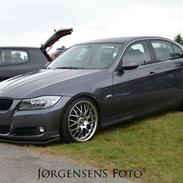 BMW E90 330i