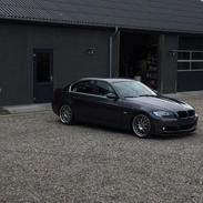 BMW E90 330i
