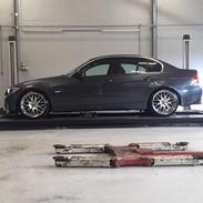 BMW E90 330i